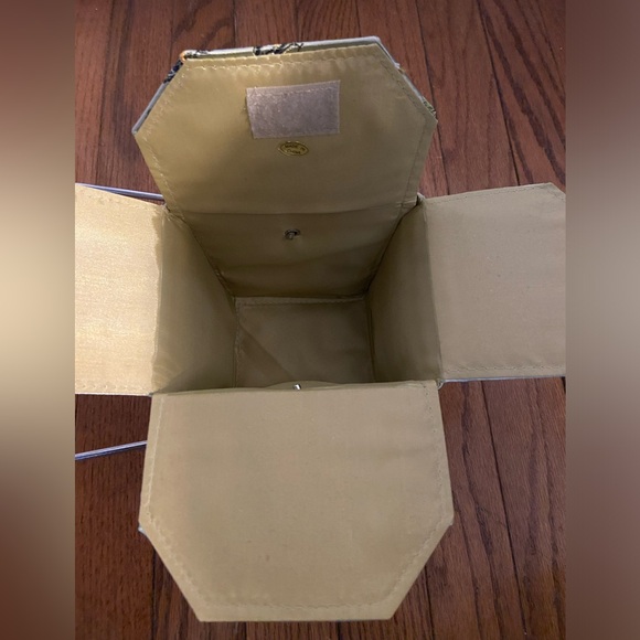 Unique, “To-Go” Container Purse, Mirror on Flap - Picture 8 of 9